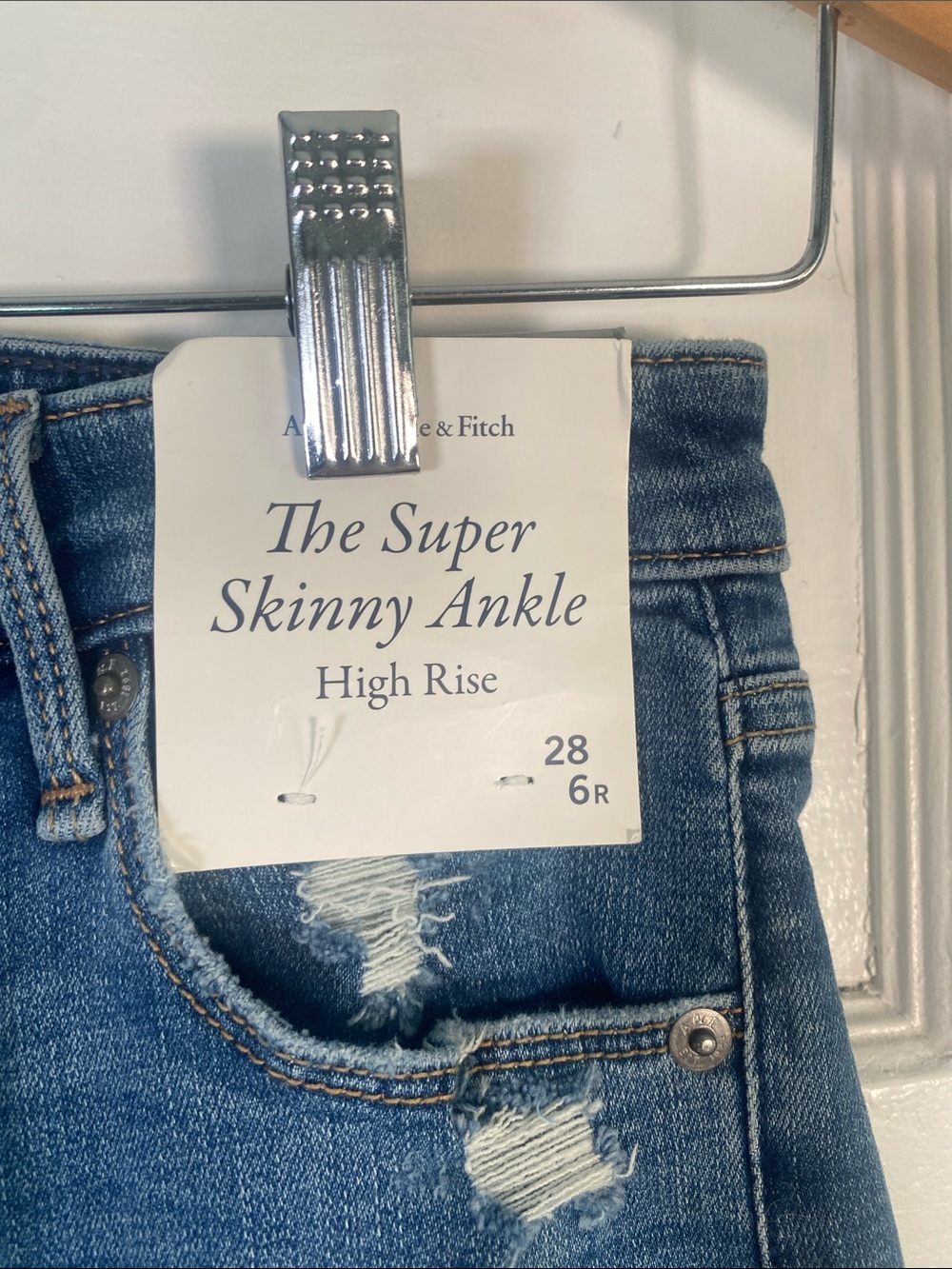 NWT Abercrombie & Fitch Medium Blue Distressed Skinny high rise Jeans 28 6r - Picture 2 of 4